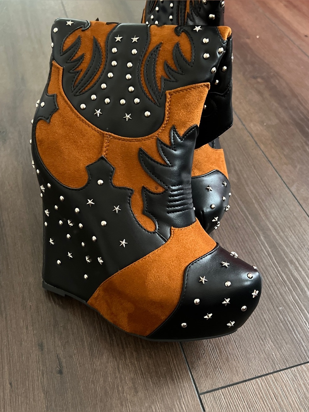 Studded Two-Tone Western Wedge Ankle Boots - Black & Brown